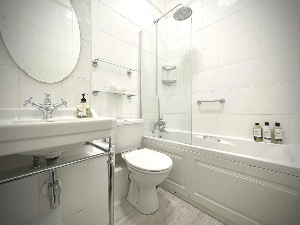 City Centre Luxury Holiday House With Outdoor Bath And Parking York